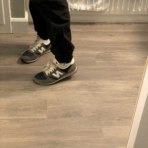 New Balance 420 style in Navy Blue